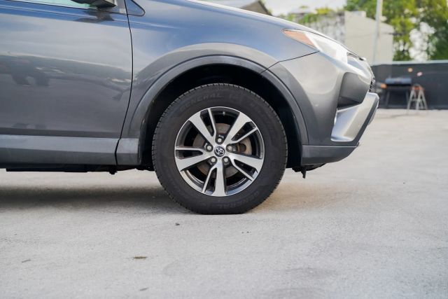 
								2017 Toyota RAV4 XLE Sport Utility 4D full									