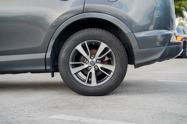 
								2017 Toyota RAV4 XLE Sport Utility 4D full									