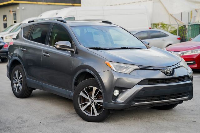 
								2017 Toyota RAV4 XLE Sport Utility 4D full									