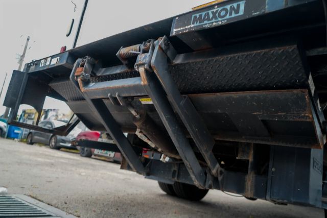 
								2017 Chevrolet Express Commercial Cutaway Cutaway Van 2D full									