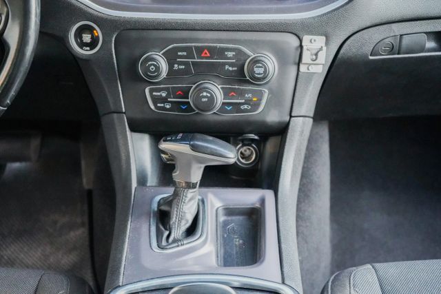 
								2020 Dodge Charger SXT Sedan 4D full									