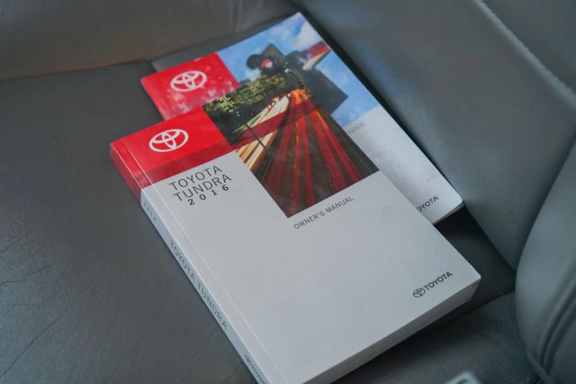 
								2016 Toyota Tundra CrewMax Limited Pickup 4D 5 1/2 ft full									