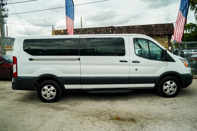 
								2018 Ford Transit 350 Wagon XLT w/Low Roof w/Sliding Side Door Van 3D full									