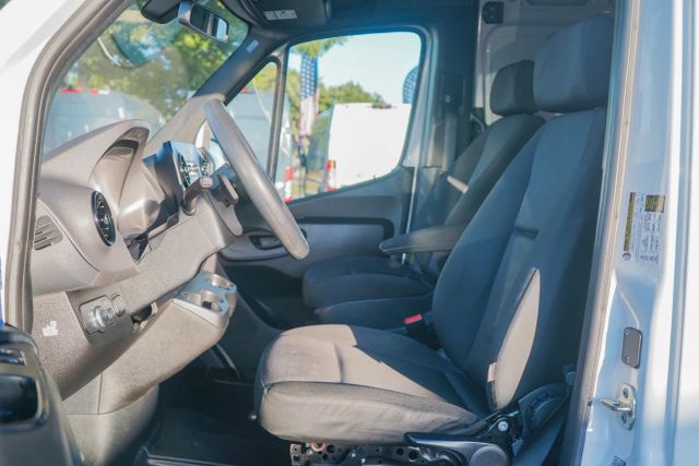 
								2022 Mercedes-Benz Sprinter 2500 Cargo High Roof w/170  WB Van 3D full									