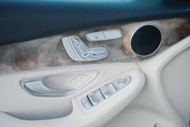 
								2018 Mercedes-Benz GLC GLC 300 Sport Utility 4D full									