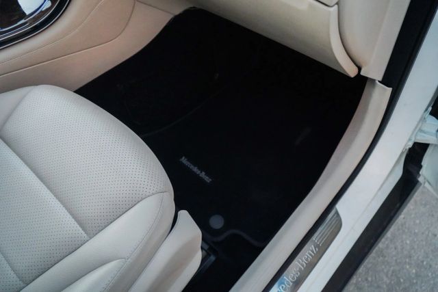 
								2018 Mercedes-Benz GLC GLC 300 Sport Utility 4D full									