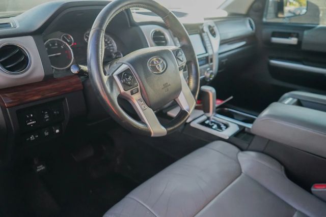 
								2016 Toyota Tundra CrewMax Limited Pickup 4D 5 1/2 ft full									