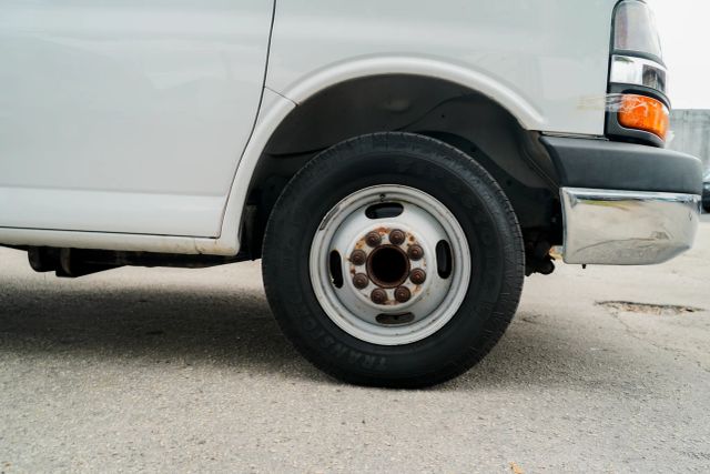 
								2017 Chevrolet Express Commercial Cutaway Cutaway Van 2D full									