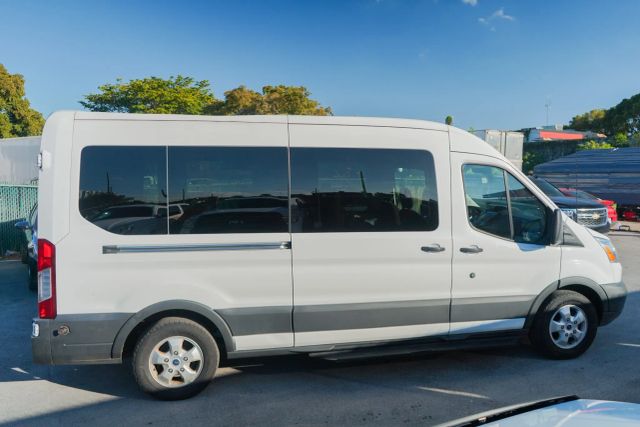 
								2018 Ford Transit 350 Wagon XLT w/Medium Roof w/Sliding Side Door Van 3D full									