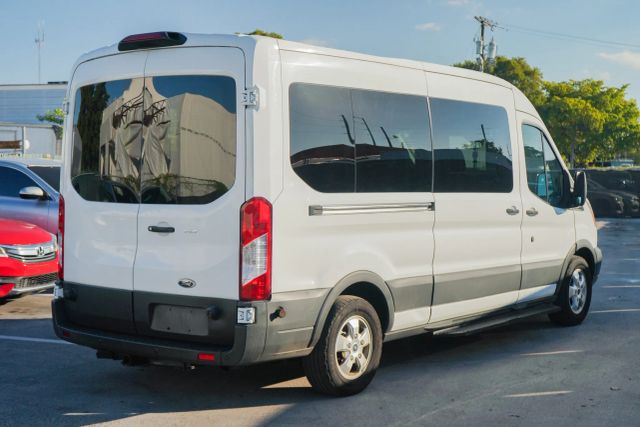 
								2018 Ford Transit 350 Wagon XLT w/Medium Roof w/Sliding Side Door Van 3D full									