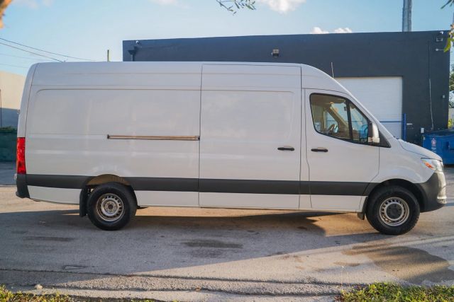 
								2022 Mercedes-Benz Sprinter 2500 Cargo High Roof w/170  WB Van 3D full									