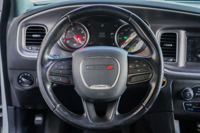 
								2020 Dodge Charger SXT Sedan 4D full									