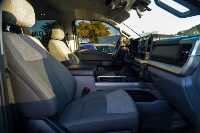 
								2024 Ford F350 Super Duty Crew Cab XLT Pickup 4D 8 ft full									