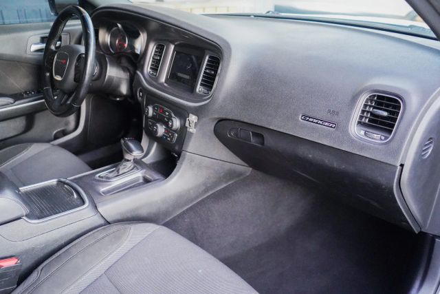 
								2020 Dodge Charger SXT Sedan 4D full									