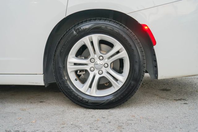 
								2020 Dodge Charger SXT Sedan 4D full									