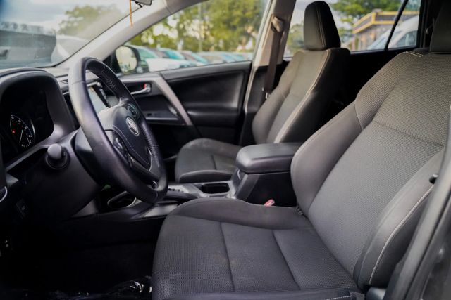 
								2017 Toyota RAV4 XLE Sport Utility 4D full									