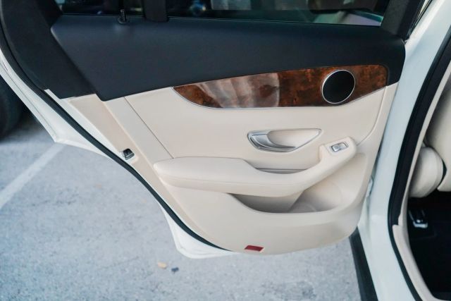 
								2018 Mercedes-Benz GLC GLC 300 Sport Utility 4D full									