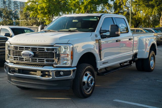 
								2024 Ford F350 Super Duty Crew Cab XLT Pickup 4D 8 ft full									