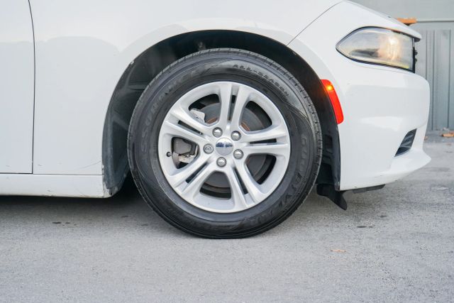 
								2020 Dodge Charger SXT Sedan 4D full									