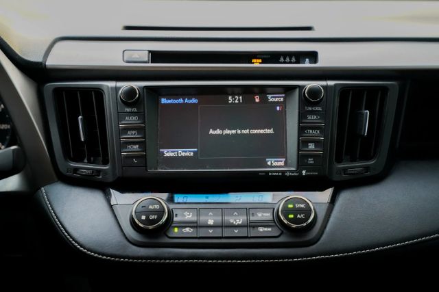 
								2017 Toyota RAV4 XLE Sport Utility 4D full									