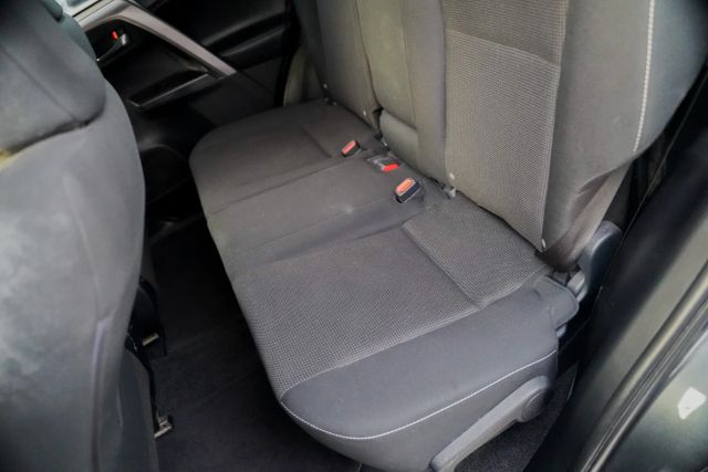 
								2017 Toyota RAV4 XLE Sport Utility 4D full									