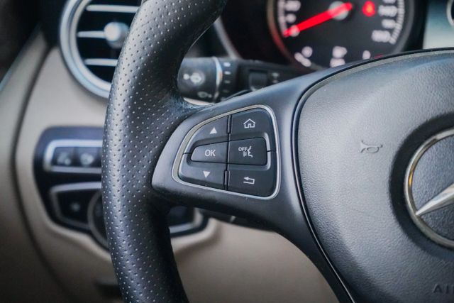 
								2018 Mercedes-Benz GLC GLC 300 Sport Utility 4D full									