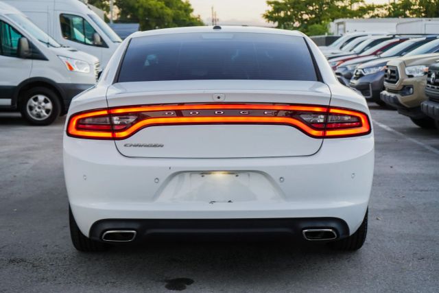 
								2020 Dodge Charger SXT Sedan 4D full									
