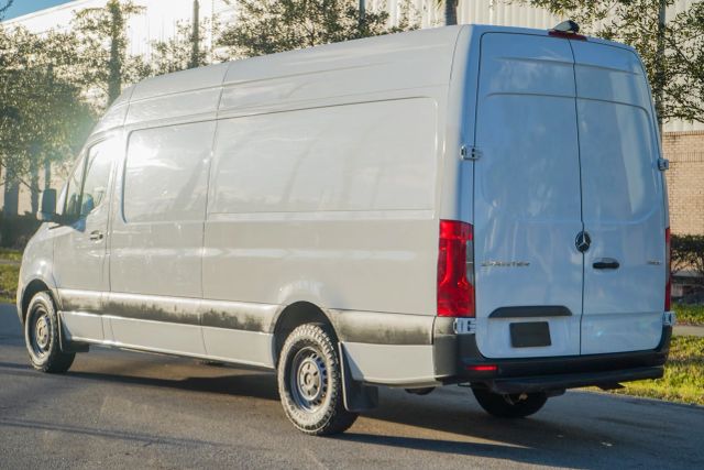 
								2022 Mercedes-Benz Sprinter 2500 Cargo High Roof w/170  WB Van 3D full									