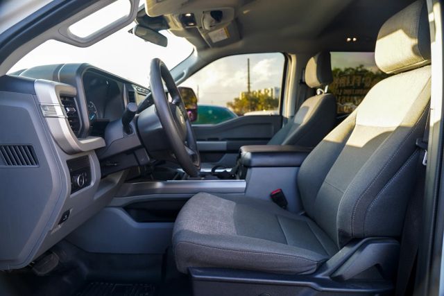 
								2024 Ford F350 Super Duty Crew Cab XLT Pickup 4D 8 ft full									