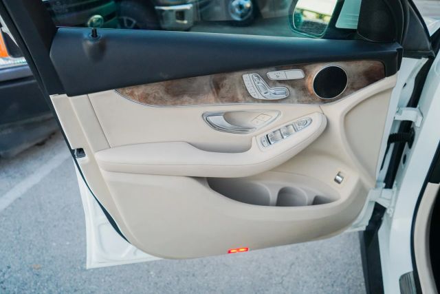 
								2018 Mercedes-Benz GLC GLC 300 Sport Utility 4D full									