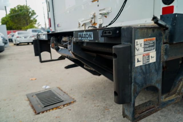 
								2017 Chevrolet Express Commercial Cutaway Cutaway Van 2D full									