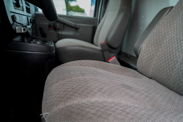 
								2017 Chevrolet Express Commercial Cutaway Cutaway Van 2D full									