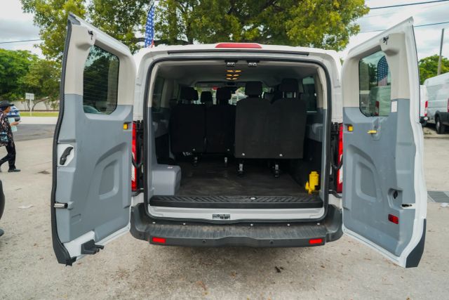 
								2018 Ford Transit 350 Wagon XLT w/Low Roof w/Sliding Side Door Van 3D full									