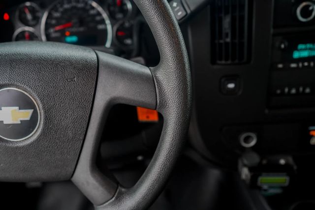 
								2017 Chevrolet Express Commercial Cutaway Cutaway Van 2D full									