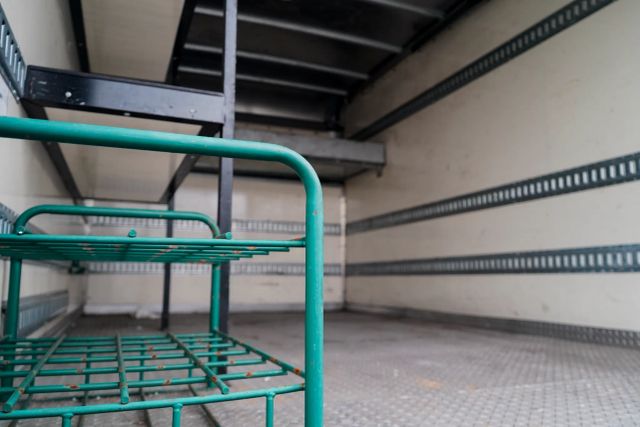 
								2017 Chevrolet Express Commercial Cutaway Cutaway Van 2D full									