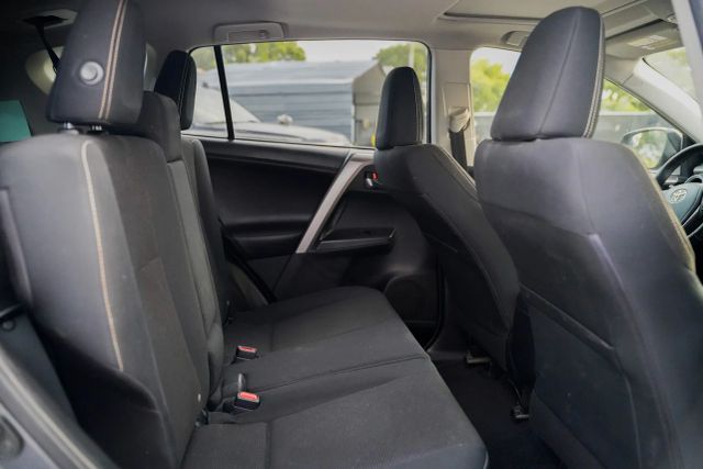 
								2017 Toyota RAV4 XLE Sport Utility 4D full									