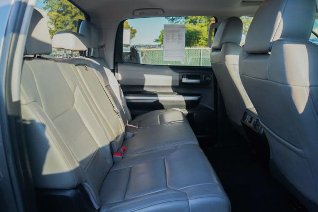 
								2016 Toyota Tundra CrewMax Limited Pickup 4D 5 1/2 ft full									