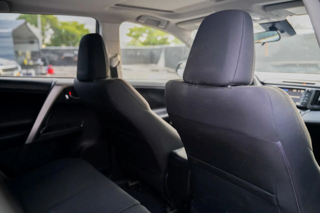 
								2017 Toyota RAV4 XLE Sport Utility 4D full									