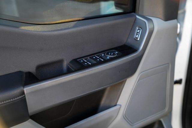 
								2024 Ford F350 Super Duty Crew Cab XLT Pickup 4D 8 ft full									