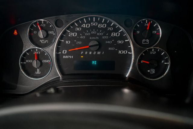 
								2017 Chevrolet Express Commercial Cutaway Cutaway Van 2D full									