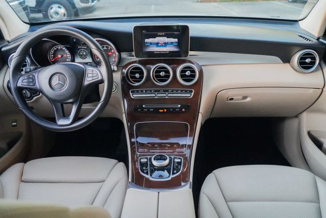 
								2018 Mercedes-Benz GLC GLC 300 Sport Utility 4D full									