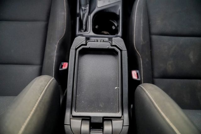 
								2017 Toyota RAV4 XLE Sport Utility 4D full									