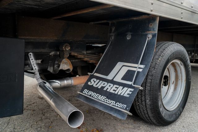 
								2017 Chevrolet Express Commercial Cutaway Cutaway Van 2D full									