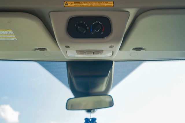 
								2018 Ford Transit 350 Wagon XLT w/Medium Roof w/Sliding Side Door Van 3D full									