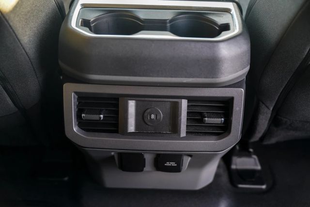 
								2024 Ford F350 Super Duty Crew Cab XLT Pickup 4D 8 ft full									