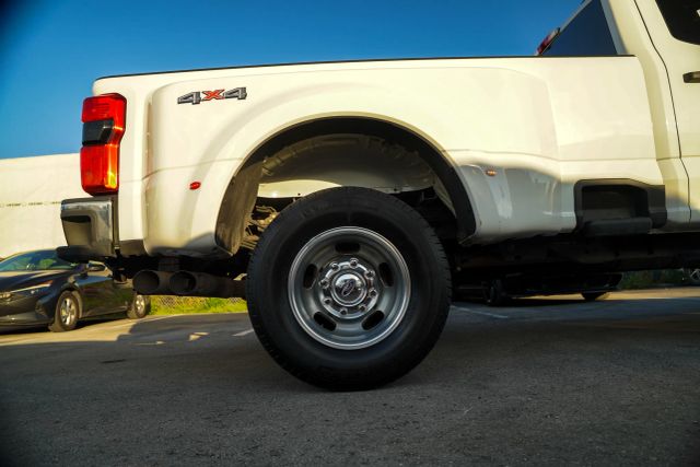 
								2024 Ford F350 Super Duty Crew Cab XLT Pickup 4D 8 ft full									