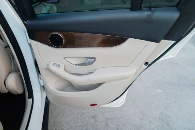 
								2018 Mercedes-Benz GLC GLC 300 Sport Utility 4D full									