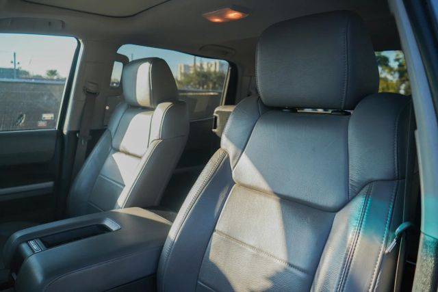 
								2016 Toyota Tundra CrewMax Limited Pickup 4D 5 1/2 ft full									