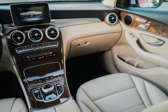 
								2018 Mercedes-Benz GLC GLC 300 Sport Utility 4D full									