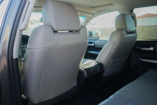 
								2016 Toyota Tundra CrewMax Limited Pickup 4D 5 1/2 ft full									